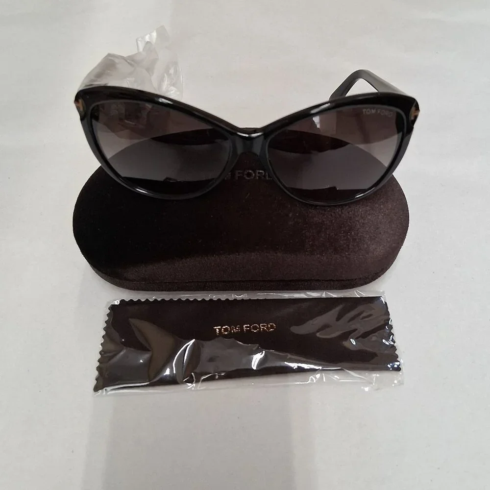 Tom Ford FT0325 60-14-135 Sunglasses (Brand New):